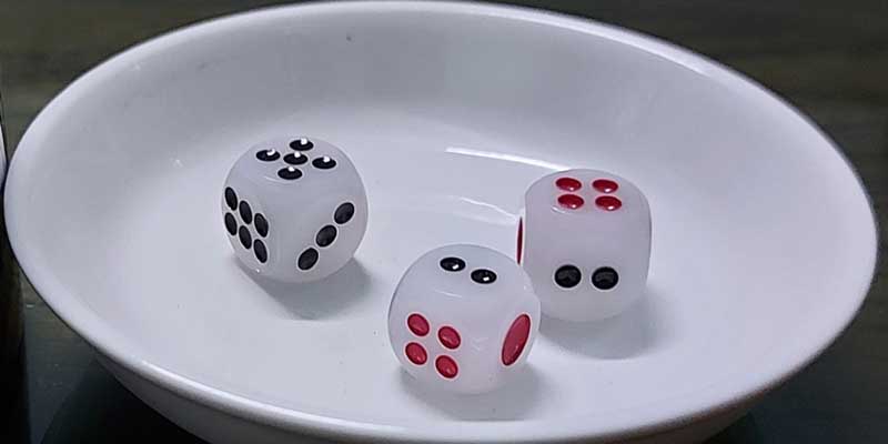 Chẵn Lẻ Tài Xỉu Hi88 Và Cách Tham Gia Hiệu Quả Cho Tân Binh 2 Tài Xỉu sử dụng xí ngầu để phân định kết quả có nguồn gốc từ Trung Quốc